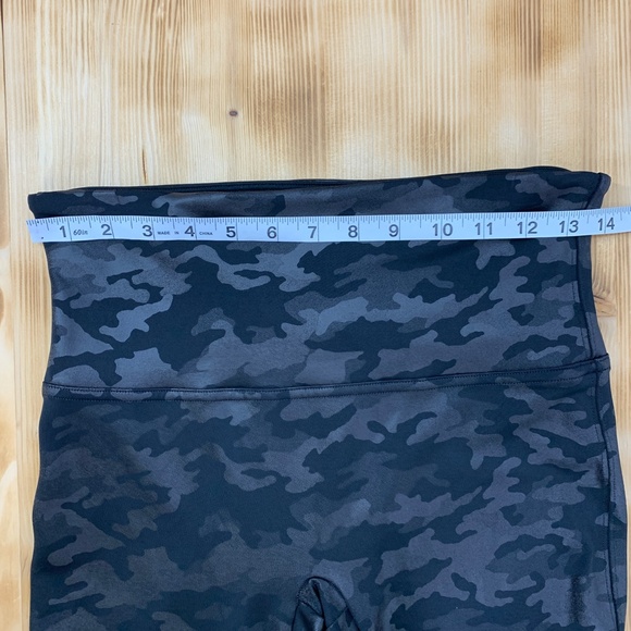 Spanx Faux Leather Camo Leggings Sz L - Picture 11 of 13